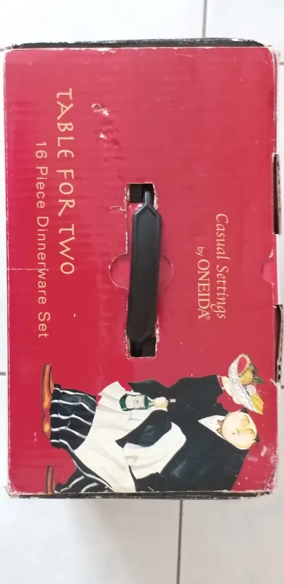 Oneida Casual Settings Table for Two 16-Piece Dinnerware Set image indicator(5)