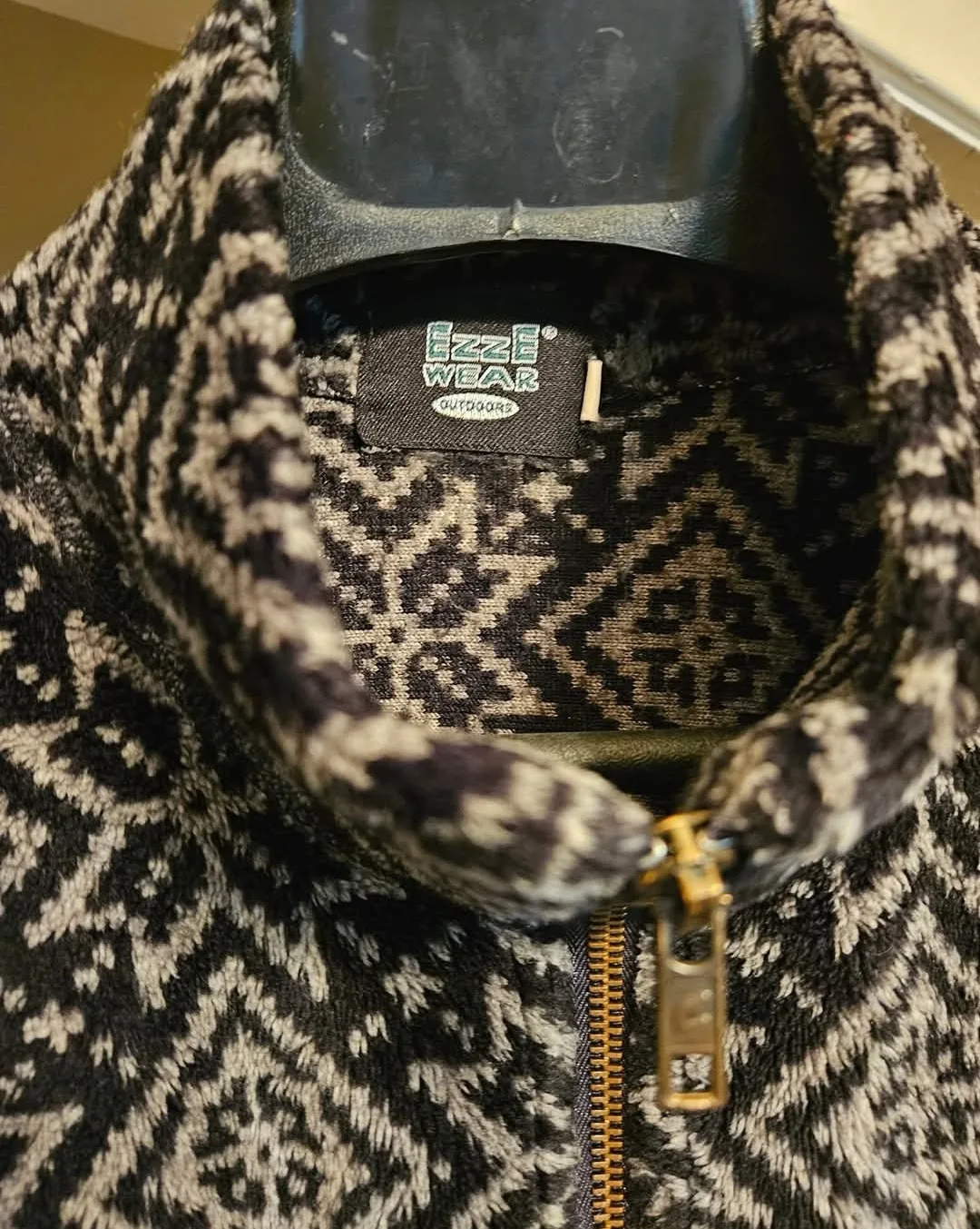 Women's Black and White Fleece Jacket image indicator(6)