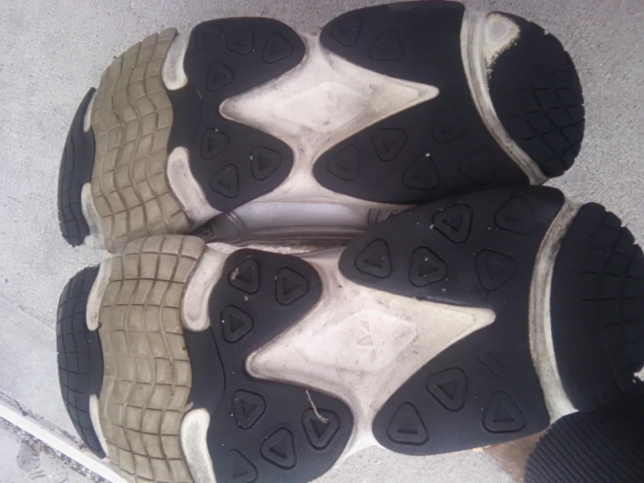 Adidas Ozmillen Silver Athletic Running Shoes 6.5 men's 💚 image indicator(5)