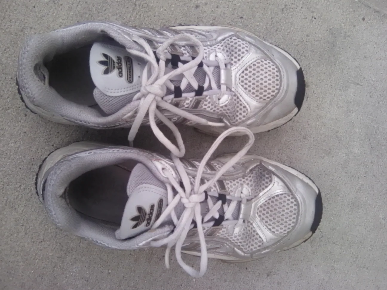 Adidas Ozmillen Silver Athletic Running Shoes 6.5 men's 💚 image indicator(4)