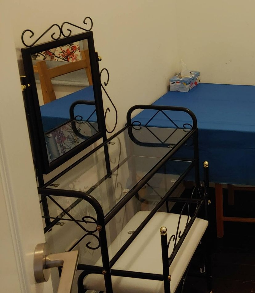 Make up Vanity Set (with a Chair)