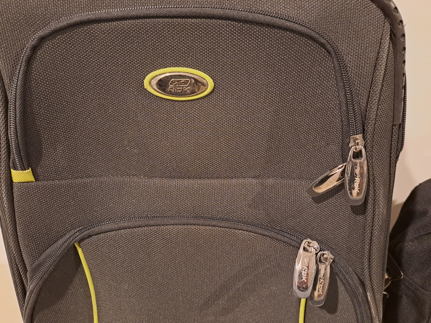 Reebok suitcase and bag - photo 3
