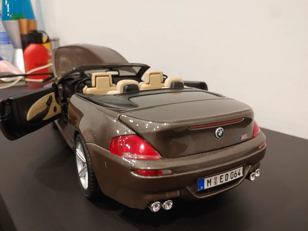 Maisto BMW M6 Cabriolet 1:18 Diecast car toy image indicator(6)