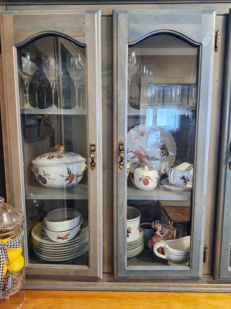 China Cabinet NEED GONE ASAP! - photo 5