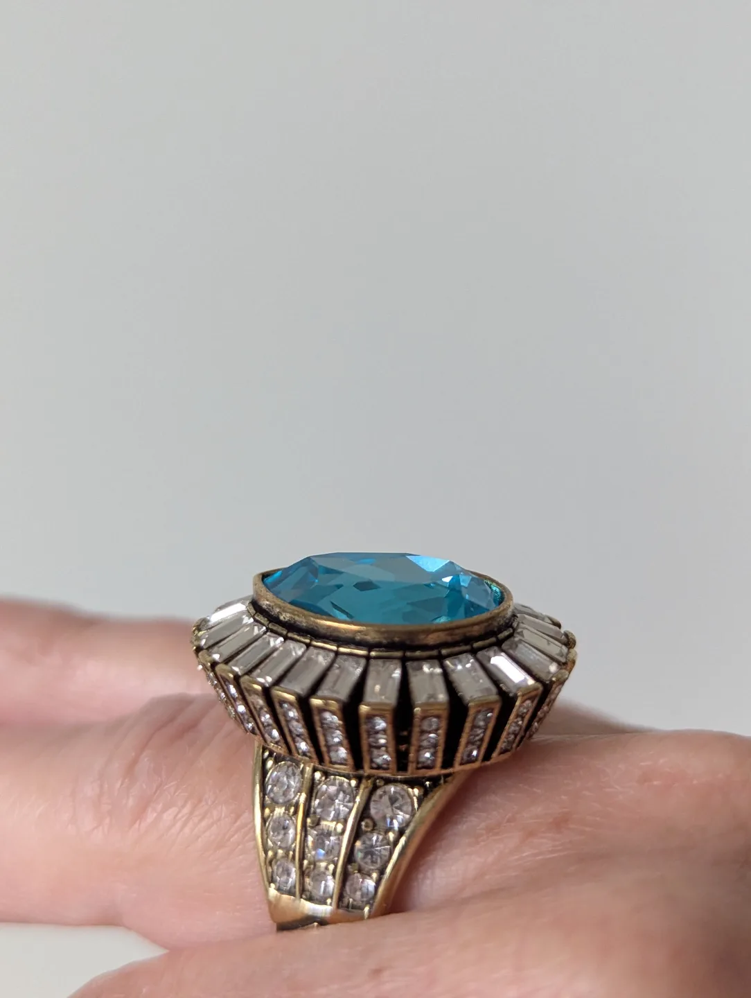 Heidi Daus interchangeable crystal magnetic ring set image indicator(9)