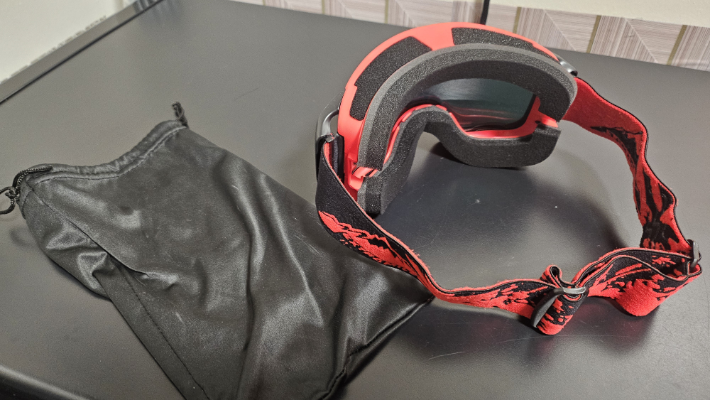 Red Ski Goggles with cloth bag. - photo 3