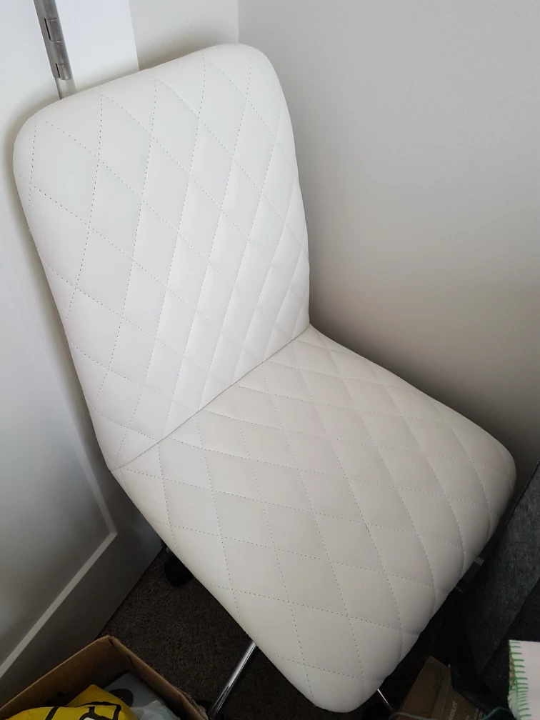 💚 White Quilted Office Chair with Chrome Base