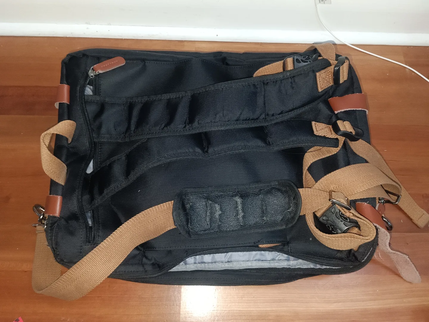 Black Laptop Bag with Shoulder Strap image indicator(3)