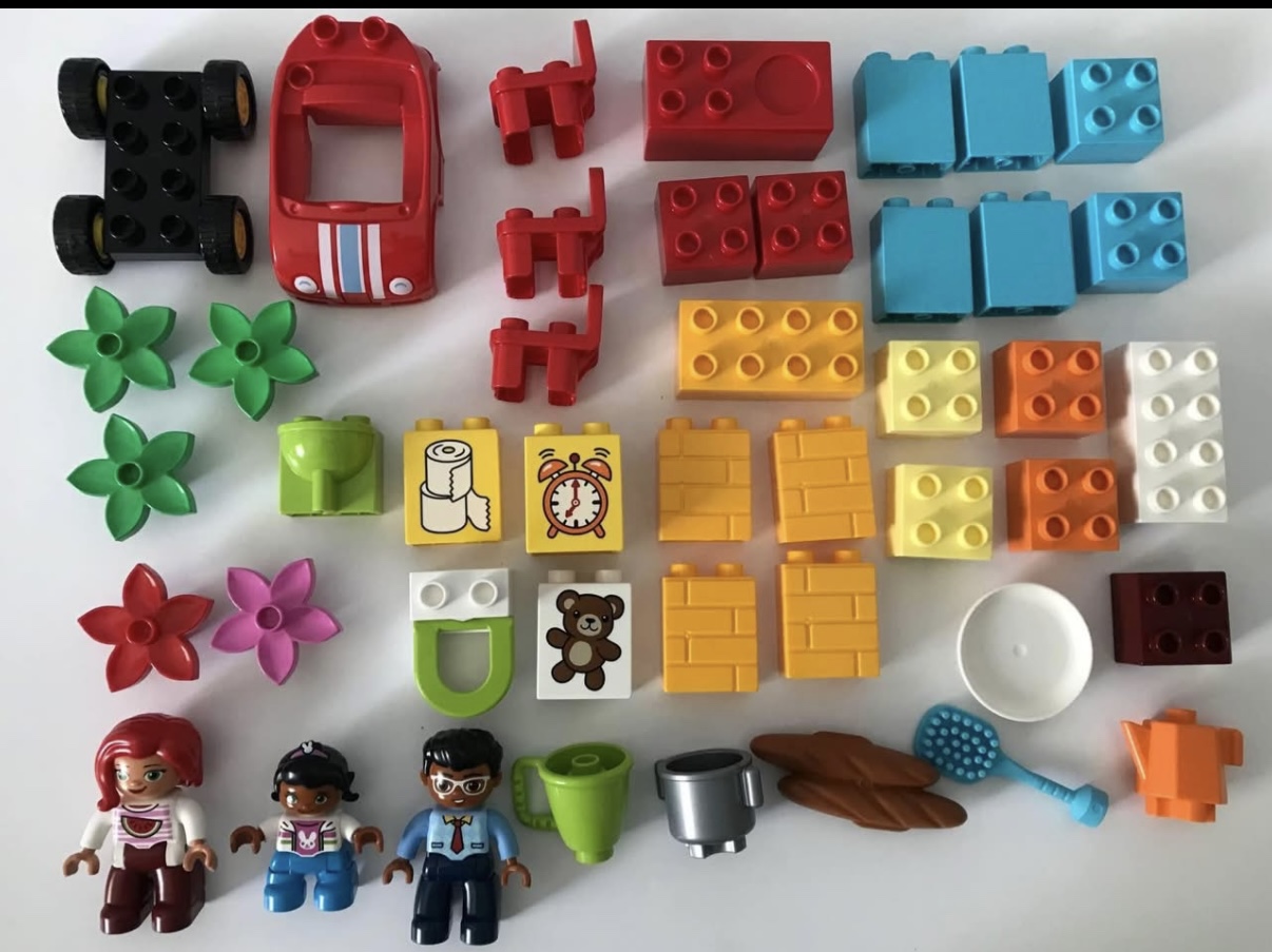 Lego Duplo My Town FAMILY HOUSE 10835 w/ Mom, Dad & Child 2017 - photo 4