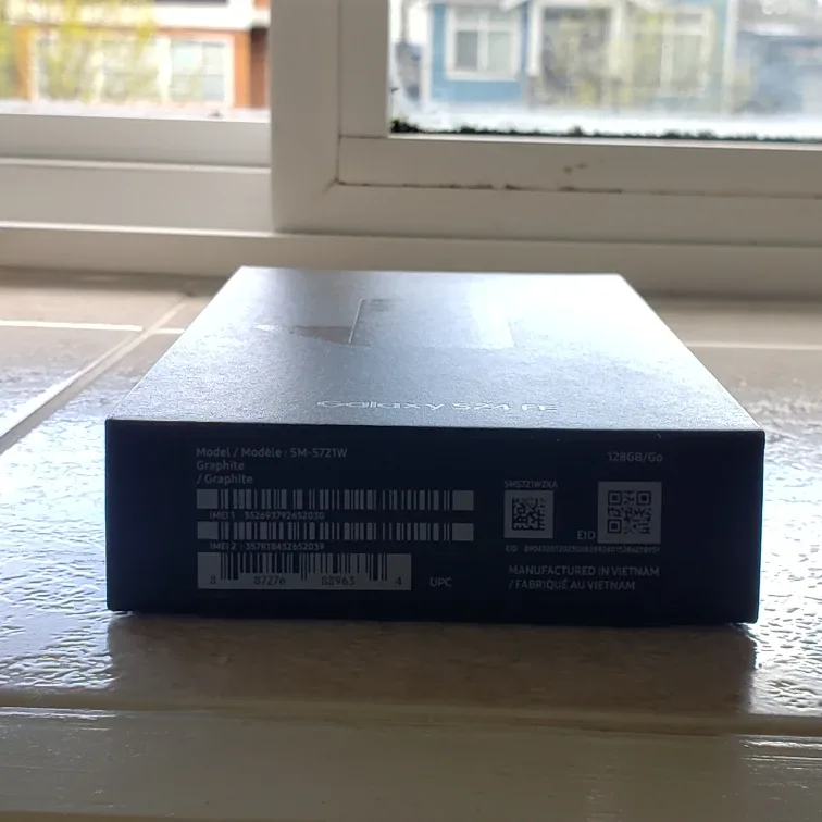 (Priced to Sell Quick!) Brand New, Factory Sealed, Galaxy S24 FE image indicator(4)