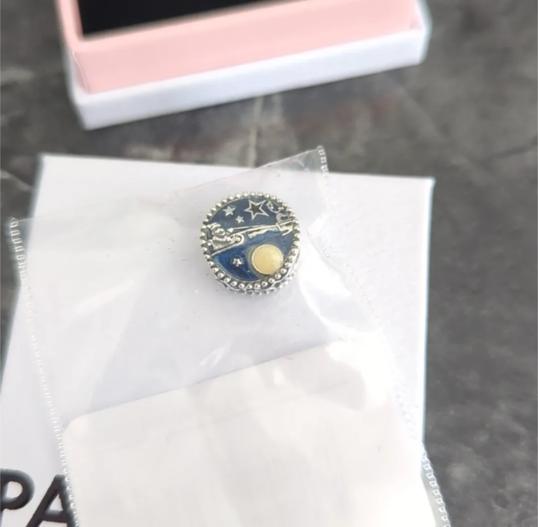 Pandora Santa Reindeer Charm brand new image indicator(3)