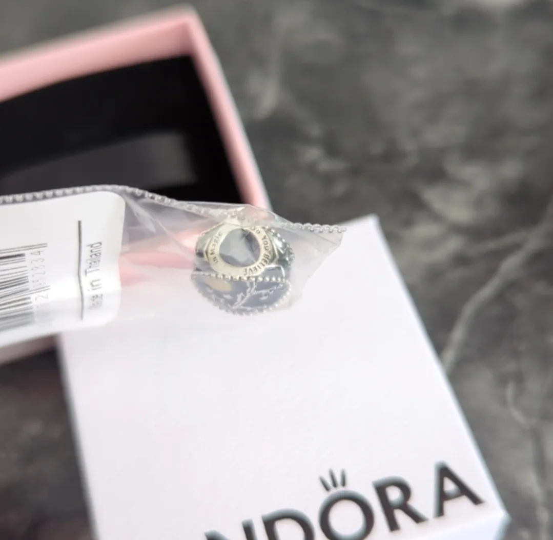 Pandora Santa Reindeer Charm brand new image indicator(10)