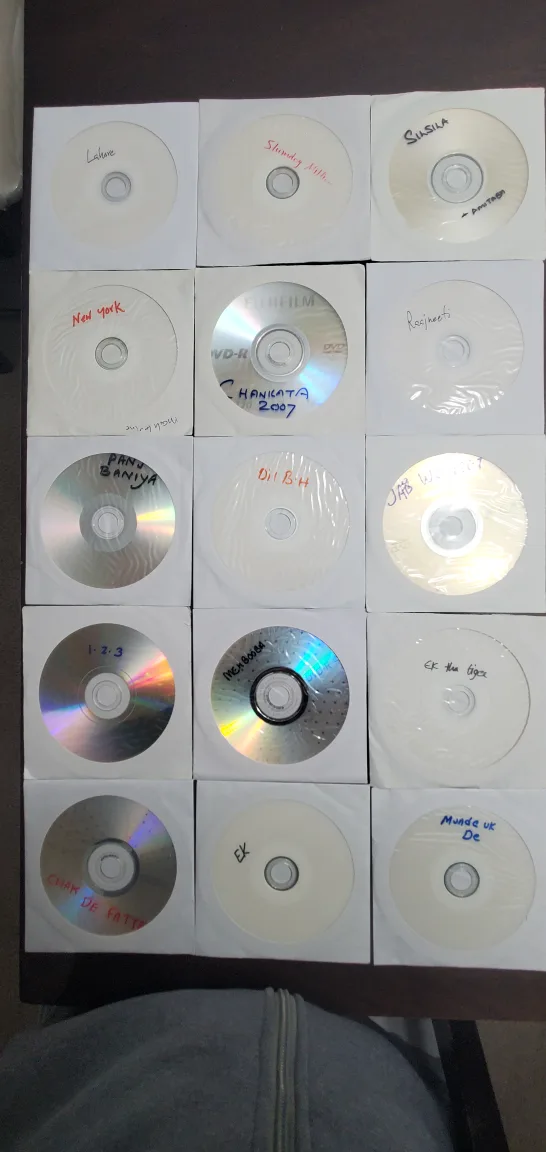Large Collection of CDs and DVDs image indicator(6)