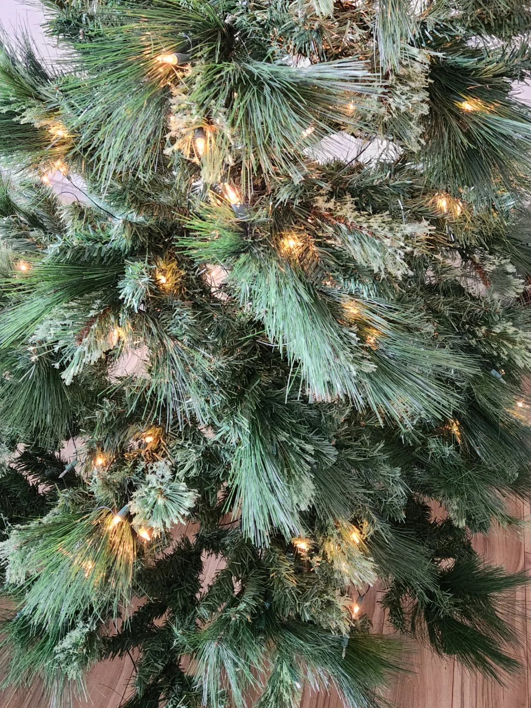 7ft Noma Artificial Christmas Tree 400 lights image indicator(5)