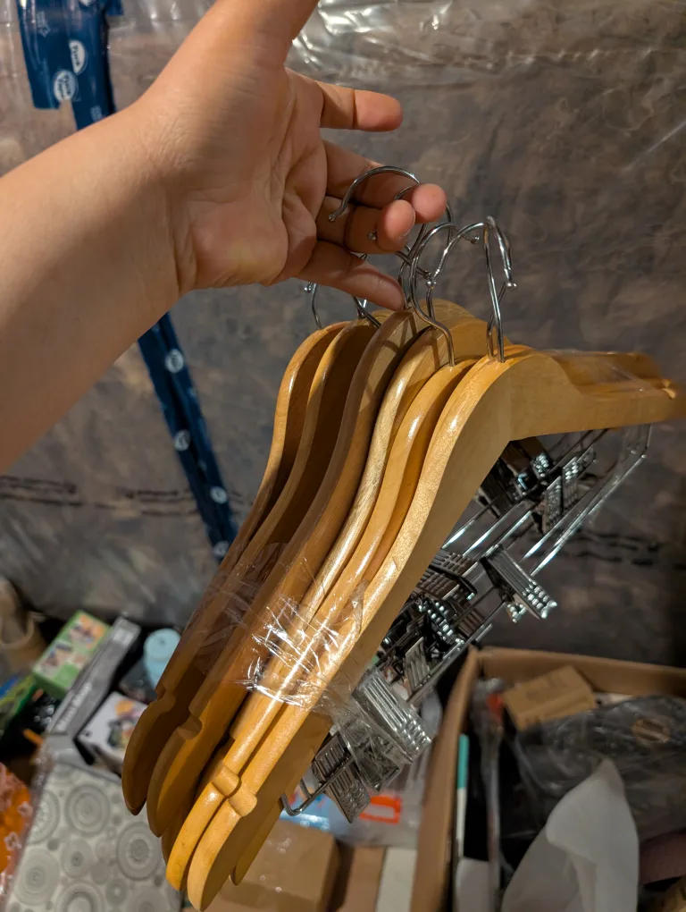 Wooden Hangers (bundle of ,5) thumbnail