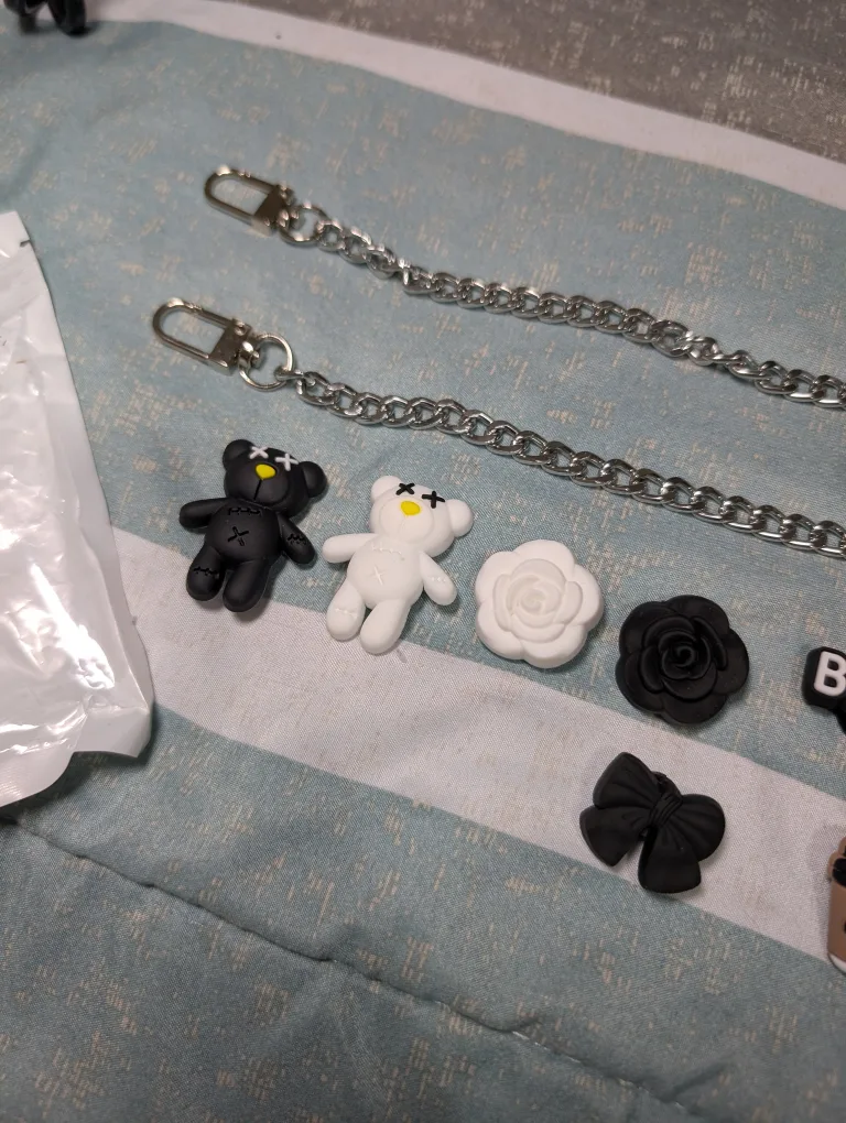 Crocs Chains thumbnail