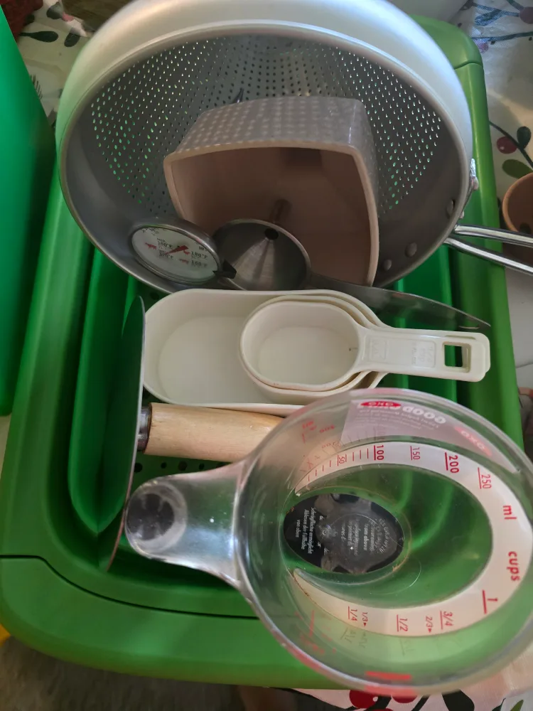 💚Assorted Kitchen Utensils and Measuring Cups image indicator(2)