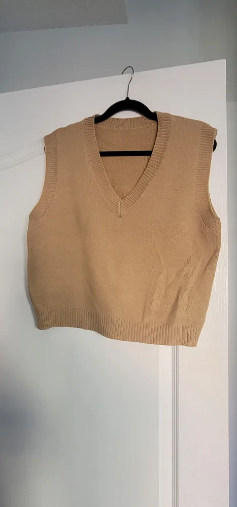 Women's Clothing Bundle: Vest, Sweaters & Shirt image indicator(6)