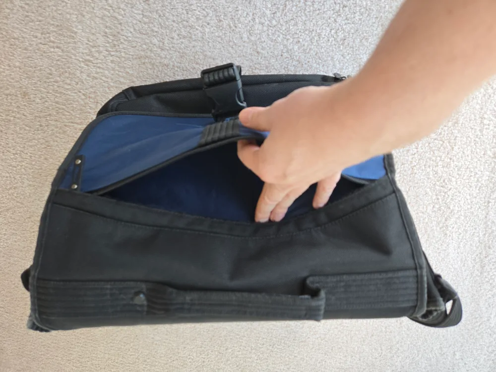 Targus Laptop Messenger Bag - Blue and Black image indicator(9)