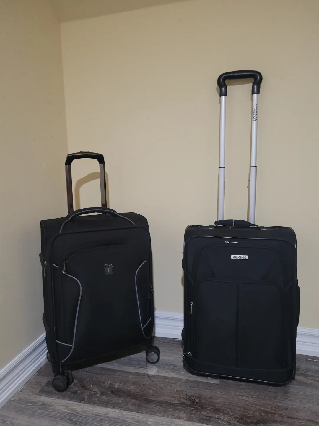 2 SUITCASES - It and American Tourister thumbnail