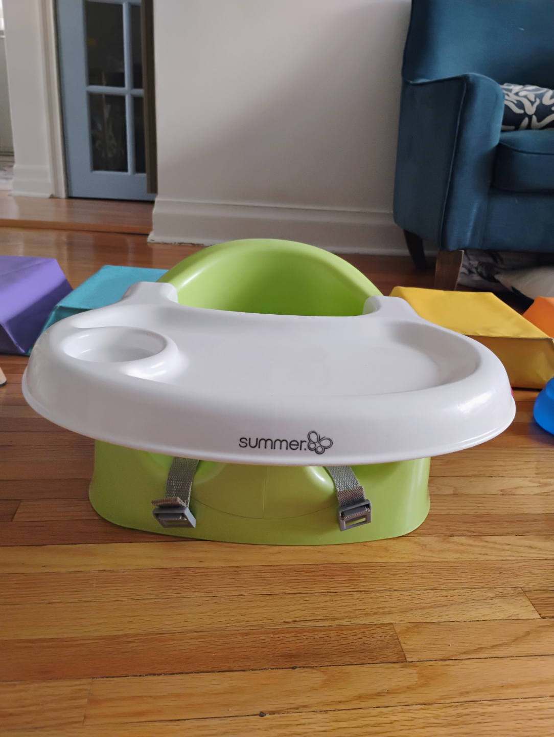 Summer infant seat with tray