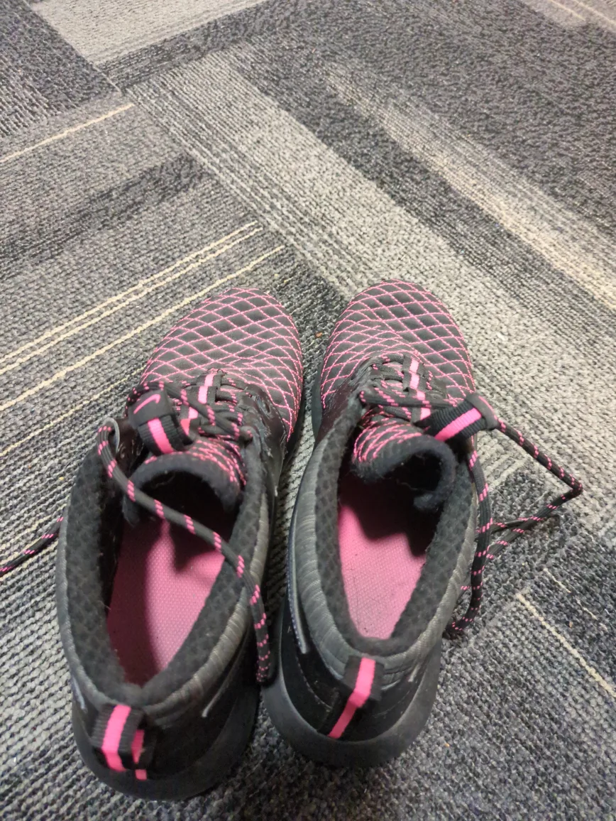 Nike Size 7Y image indicator(2)