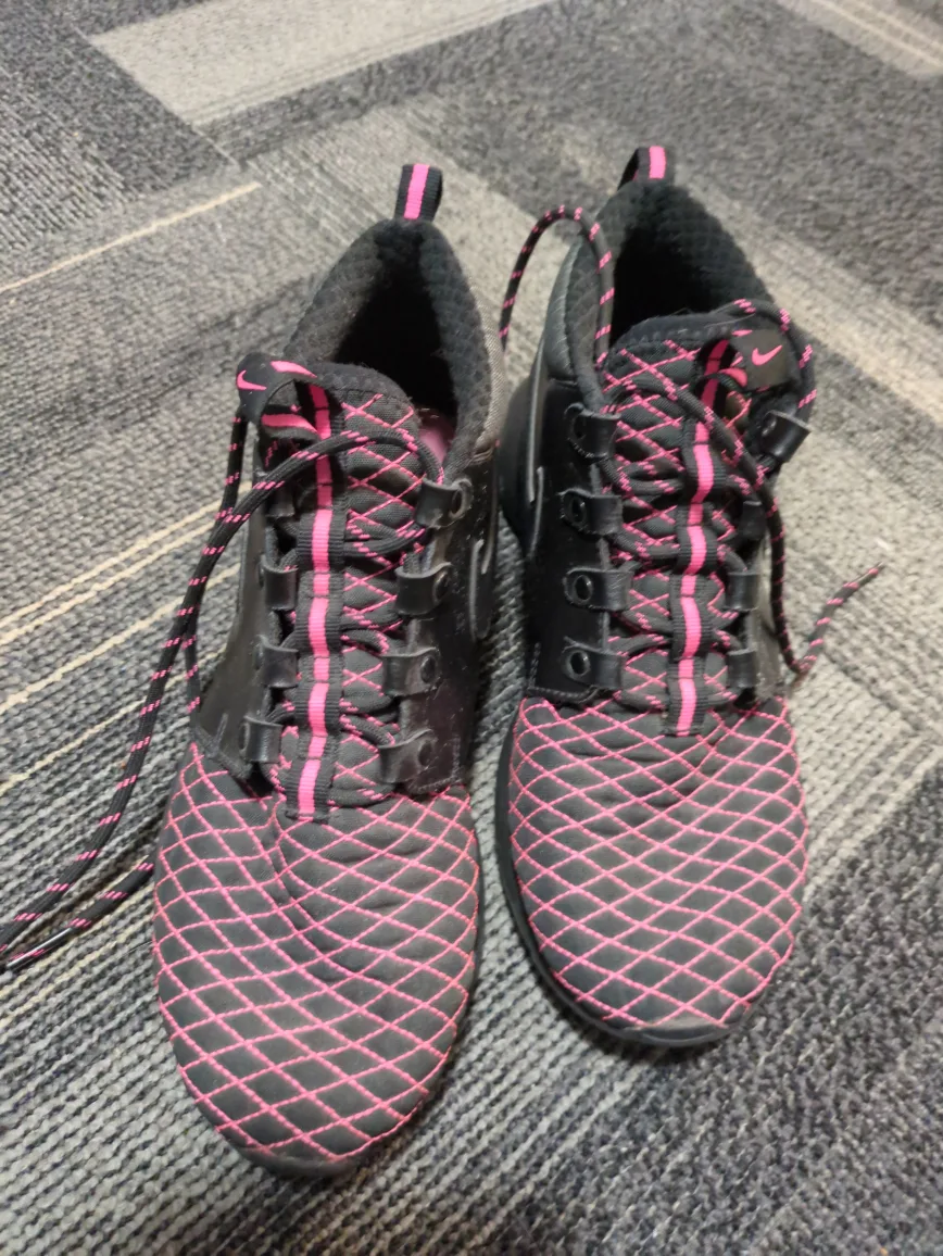 Nike Size 7Y image indicator(3)