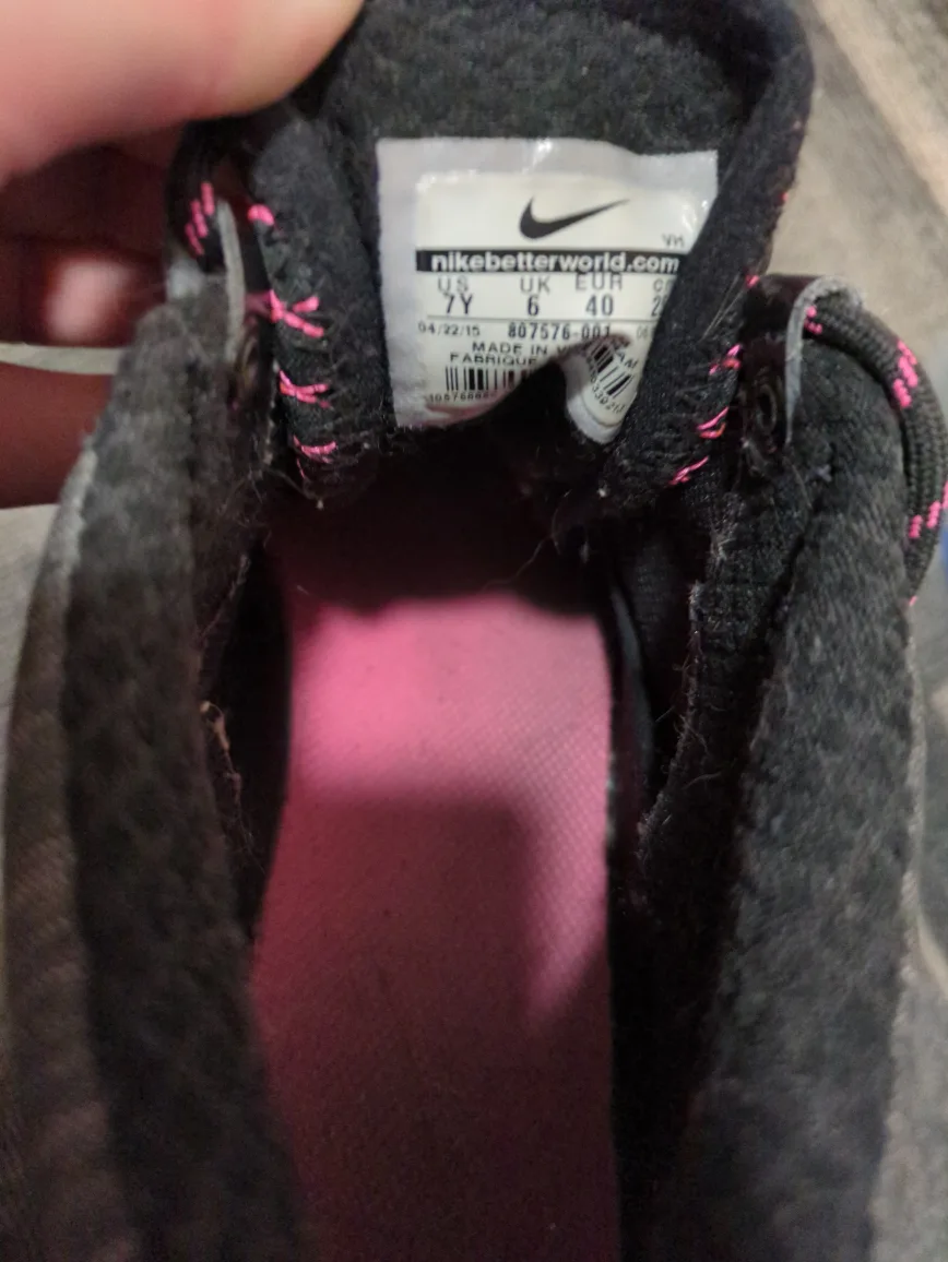 Nike Size 7Y image indicator(4)