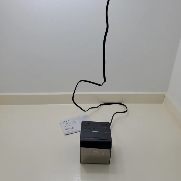 Sony FM/AM Clock Radio image indicator(4)