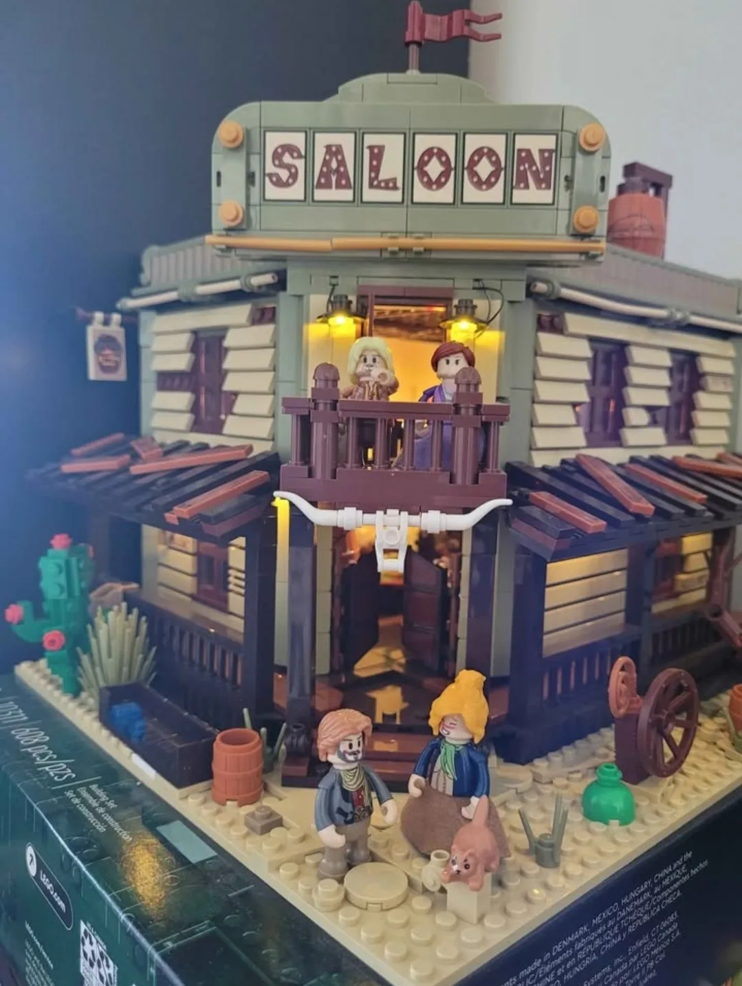 Funwhole Western-Saloon  with Led lights image indicator(5)