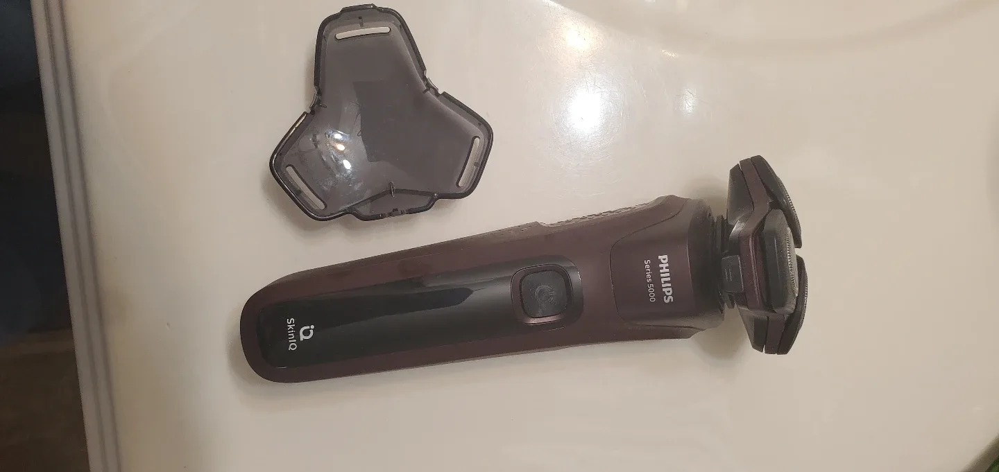 Philips Series 5000 Shaver with SkinIQ Technology image indicator(4)