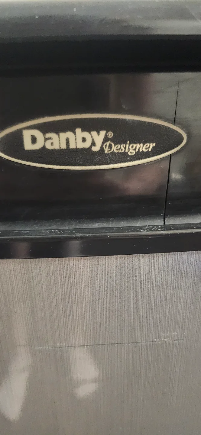 Danby Designer Mini Fridge image indicator(3)