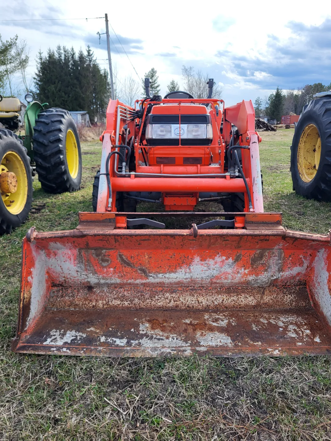 Kubota L3710 Tractor Hydrostatic 4WD with Loader image indicator(2)