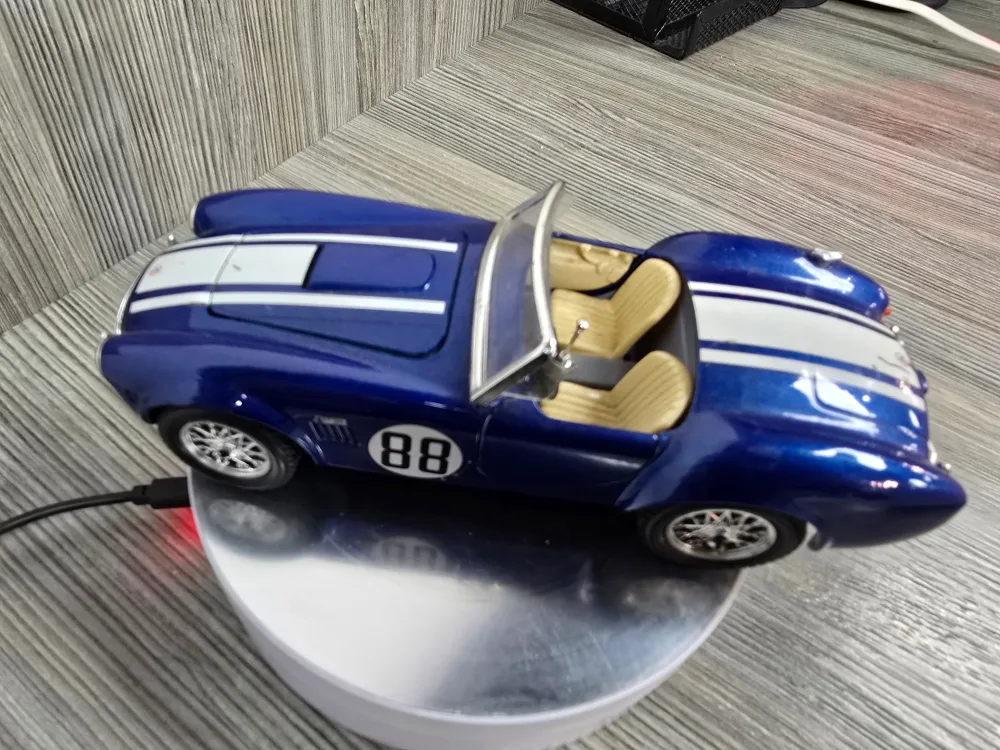 Collectible Shelby Cobra 427 diecast model car image indicator(3)
