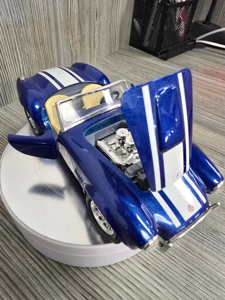 Collectible Shelby Cobra 427 diecast model car image indicator(8)