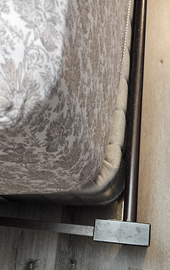 Queen Size Bed Frame with Headboard - photo 3
