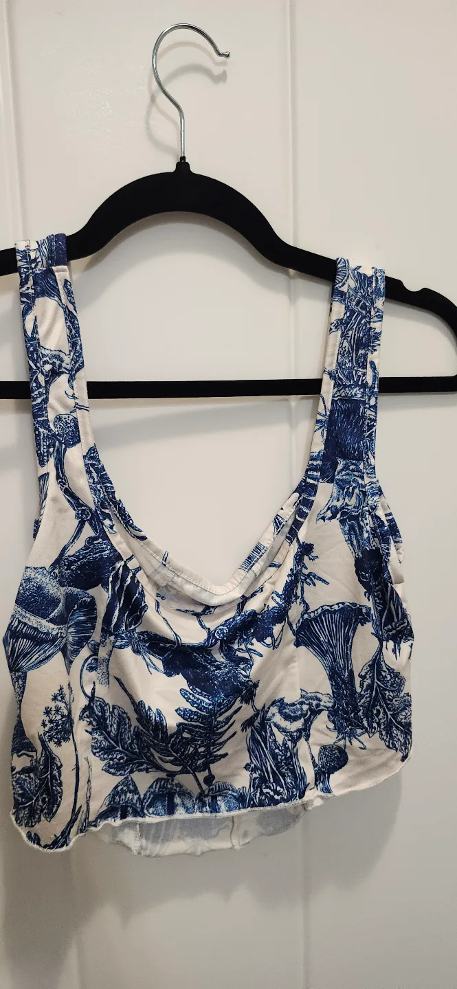 SHEIN Blue and White Mushroom Print Crop Top Size L/10 image indicator(2)