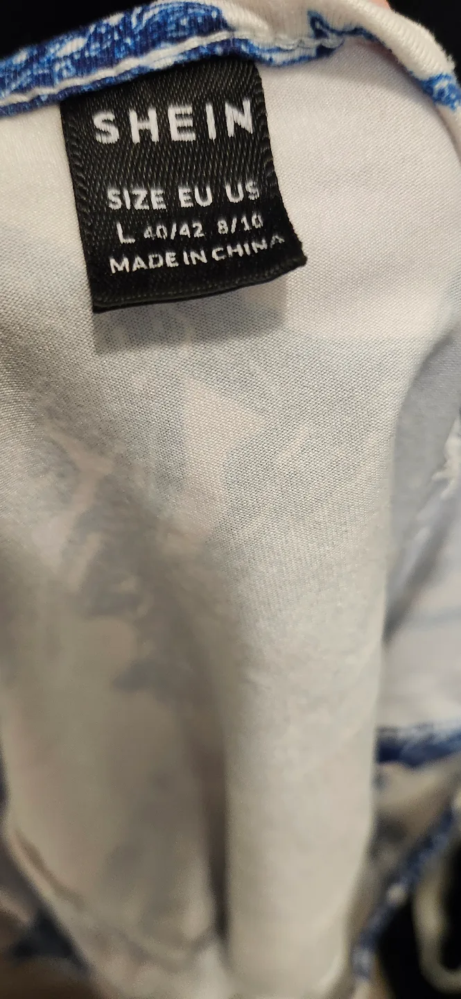 SHEIN Blue and White Mushroom Print Crop Top Size L/10 image indicator(3)