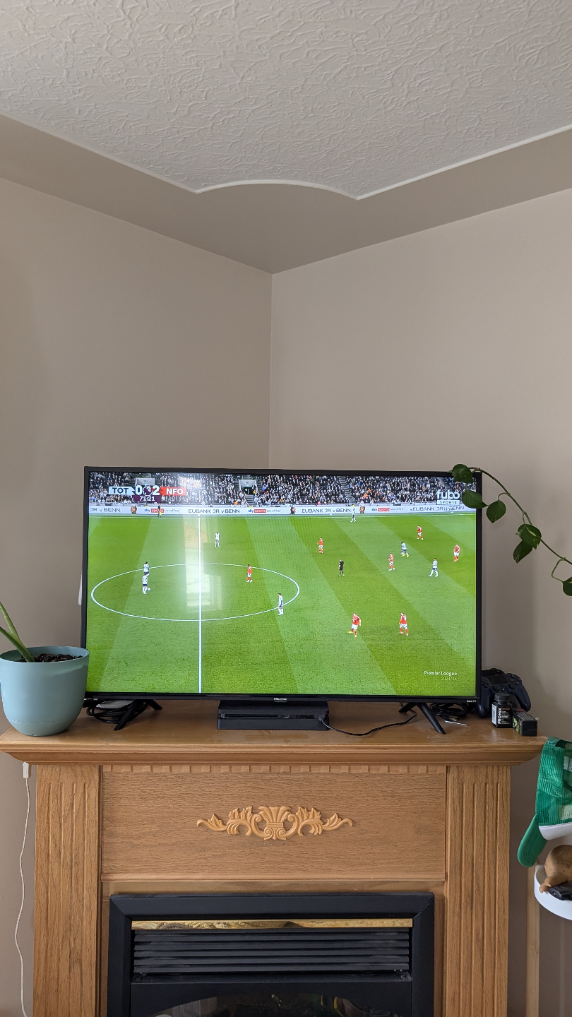 43" Hisense Roku TV Full HD