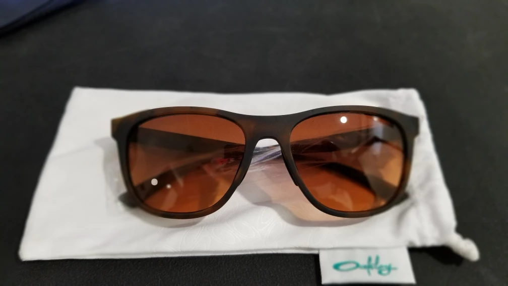 *New* Oakley Sunglasses with Case - photo 2