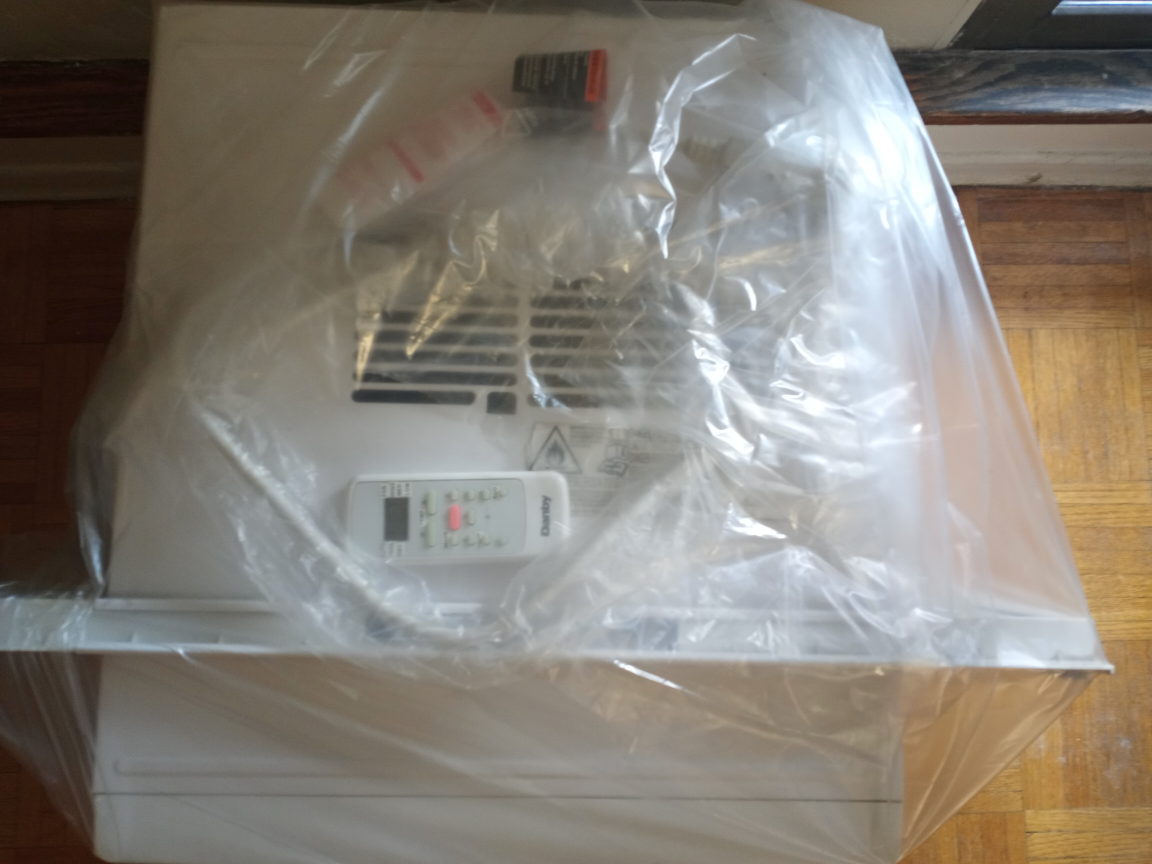 Danby window air conditioner, 12000 BTU, with cover - photo 4
