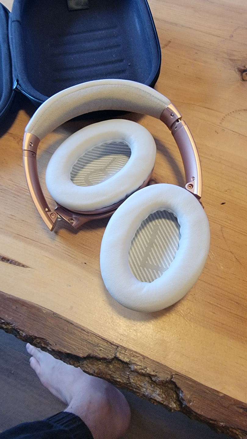 Bose Noise Cancelling Headphones - Rose Gold - photo 2
