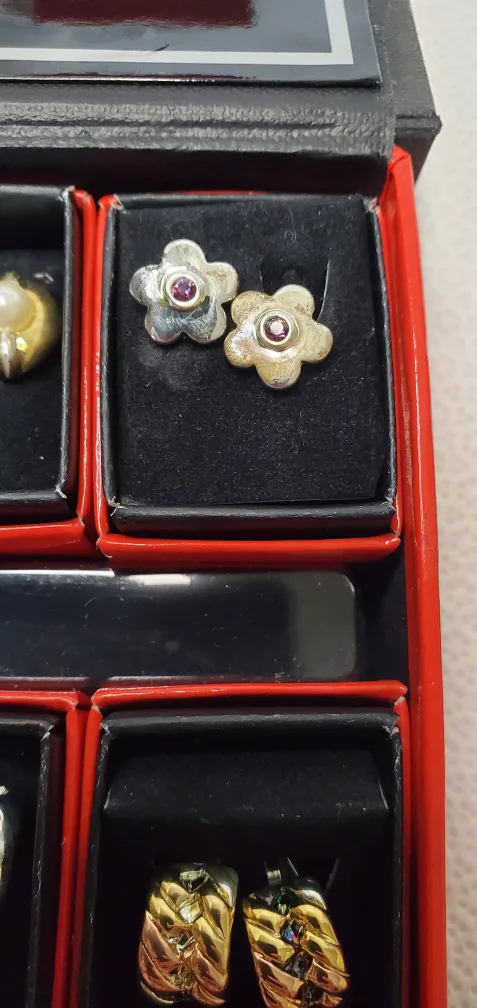 Pierre Cardin earring collection image indicator(10)