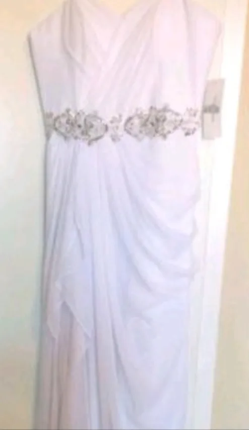 Stunning White Strapless Floor-Length Dress image indicator(2)