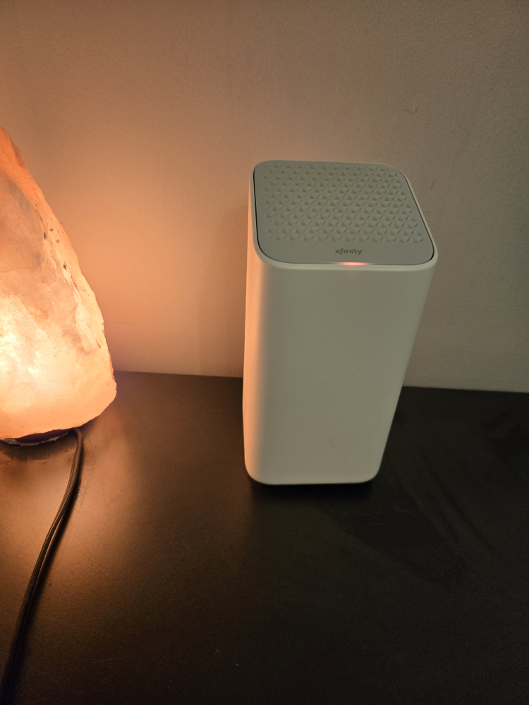 Comcast Xfinity XB7-T Gigabit modem/Wi-Fi router - photo 3