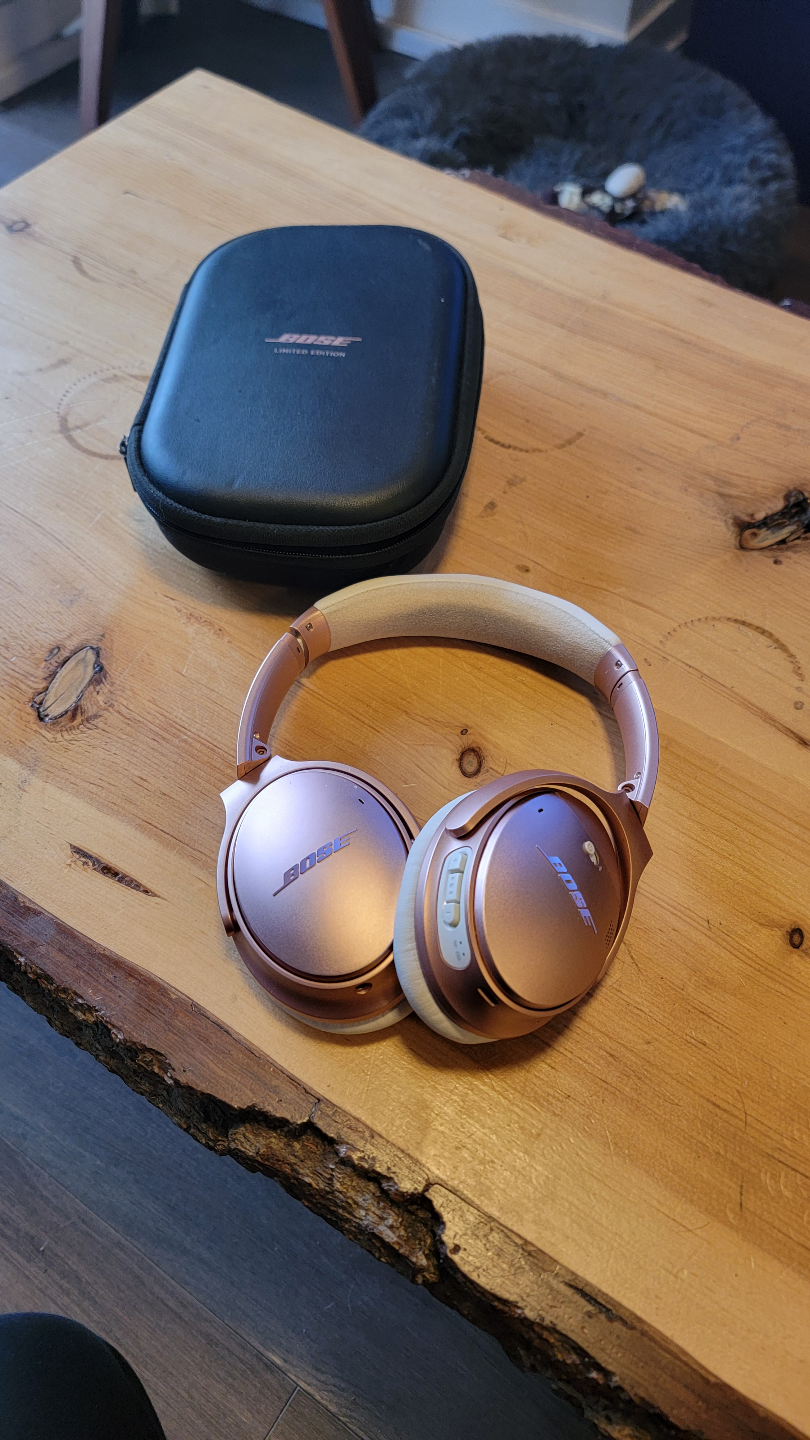 Bose Noise Cancelling Headphones - Rose Gold