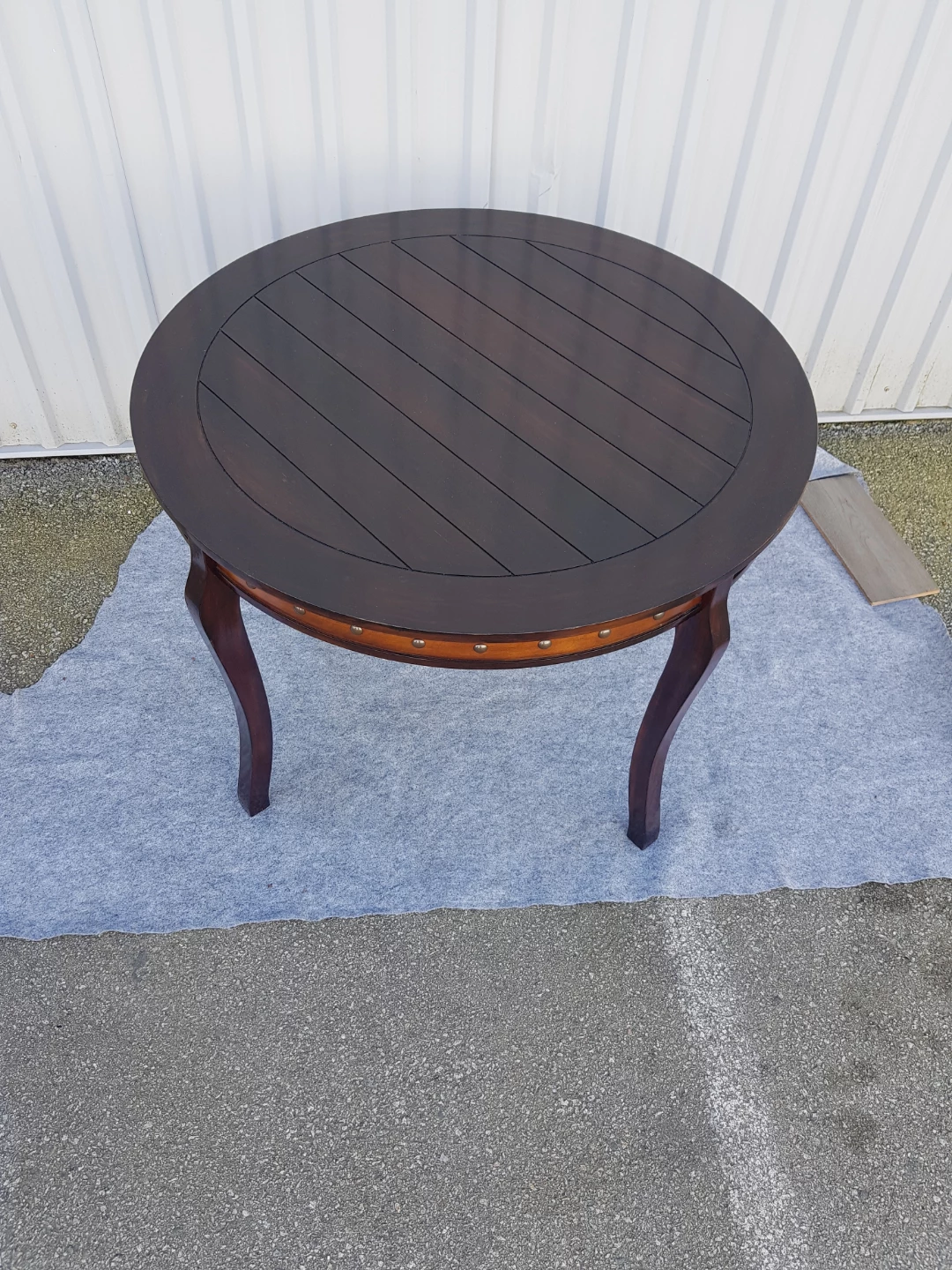 Round Wooden dining Table with Turned Legs - photo 3