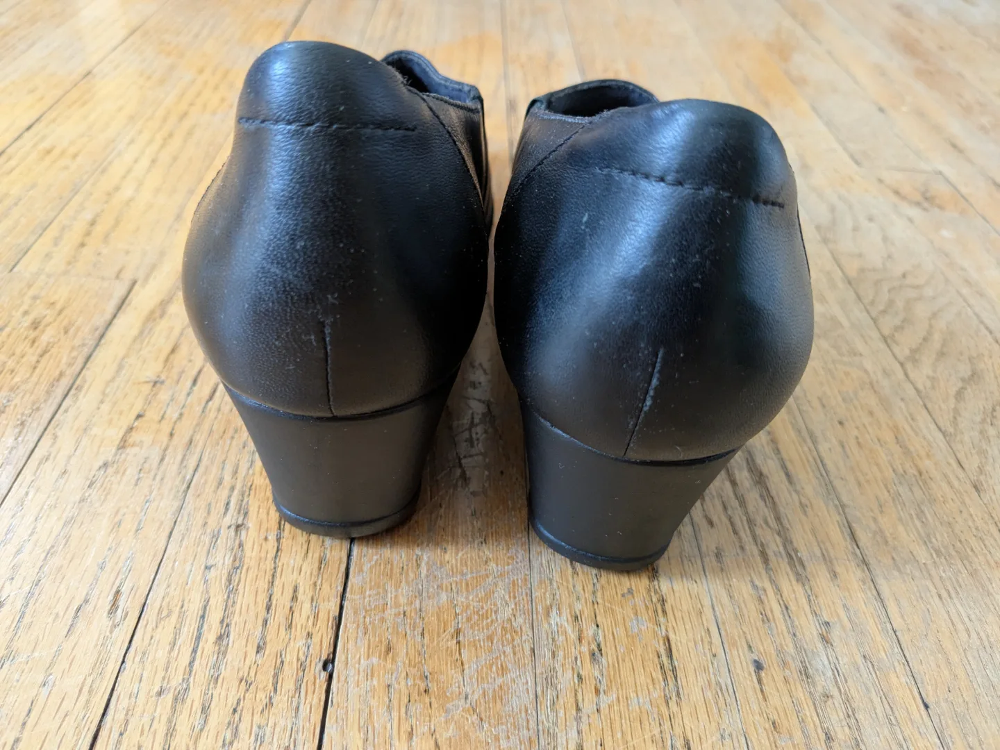 Women's Clarks Black Leather Wedge Shoes - Size 7 image indicator(3)