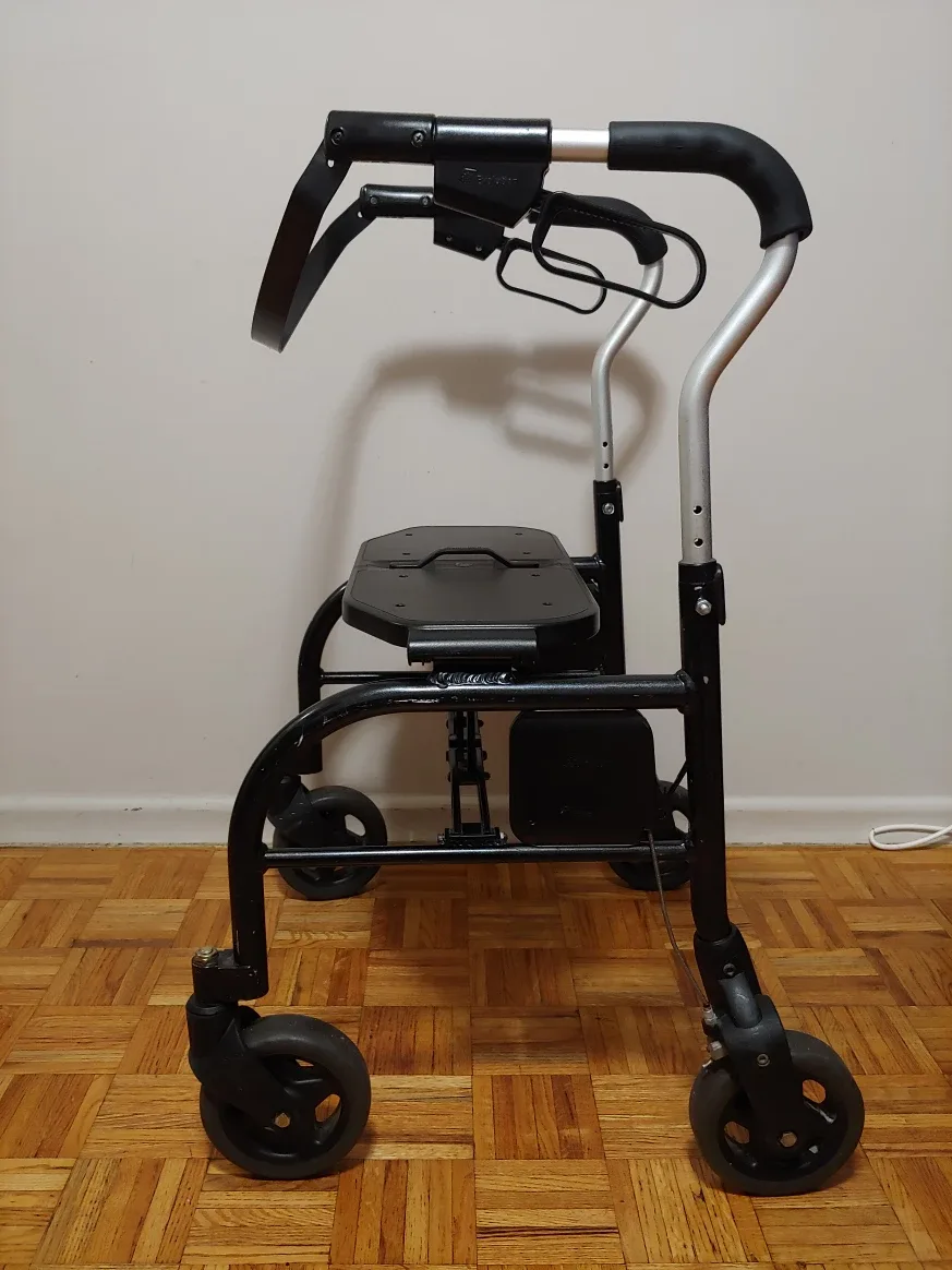 Drive Medical Rollator Walker with Seat image indicator(2)