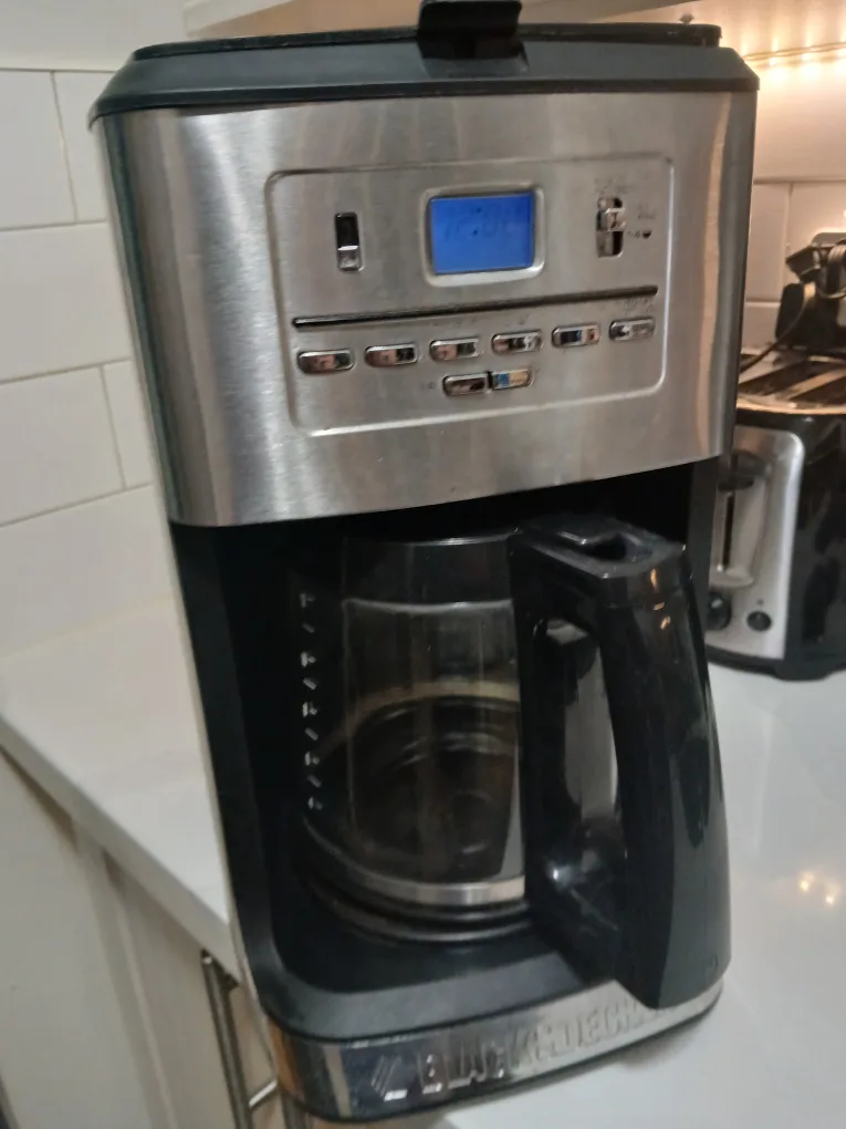 Black & Decker 12-Cup Programmable Coffee Maker image indicator(4)